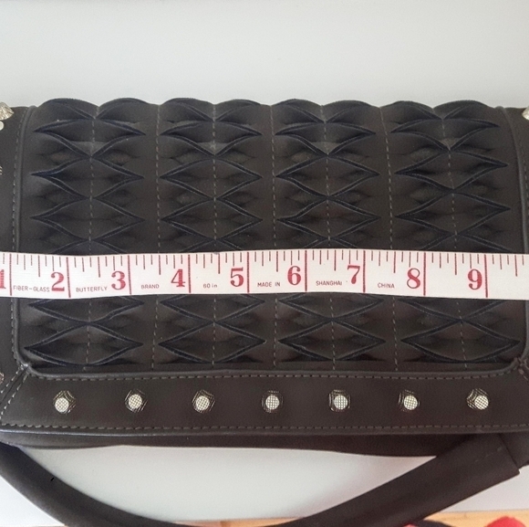 2/$35 SALE  Vegan IZZY & Ali  Pleated Design Medium sized Purse - Picture 6 of 9